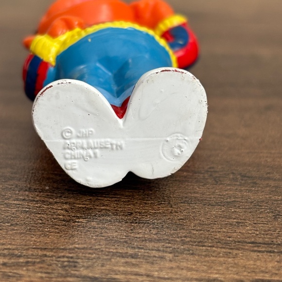 VINTAGE Sesame Street ERNIE Smiling Touching Face Applause PVC Toy Figure Topper - Picture 6 of 7